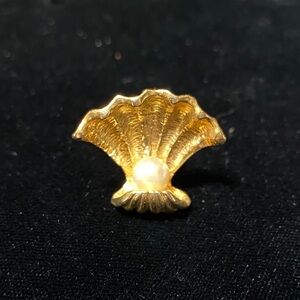 Vintage Gold Shell Pearl Brooch